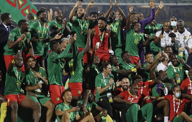 狂赚2.03亿美金！正式敲定新东家！西蒙斯拒绝退役，他要重返NBA（2.03亿美元入袋！新球队已敲定，西蒙斯拒绝退役将重返NBA）